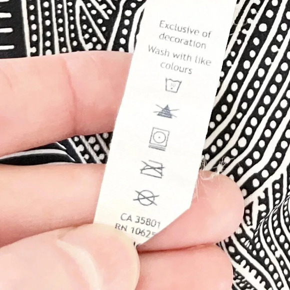 Lululemon Black & White Floral Dottie Tribe Cropped Wunder Under Women's Size 4 - Picture 7 of 8